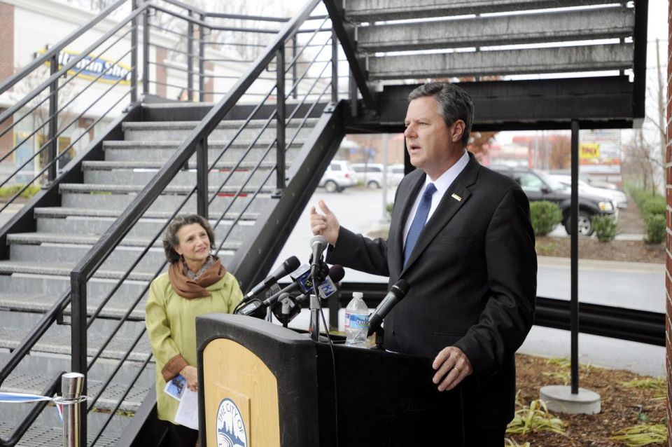 Wards Road pedestrian bridge official opened Tuesday